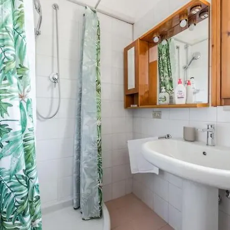 Design Dwelling Near Policlinico 모데나