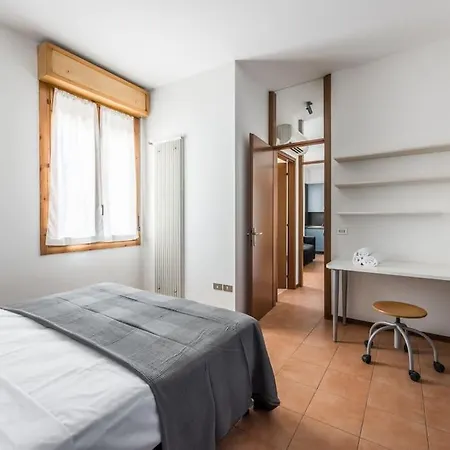 Design Dwelling Near Policlinico 아파트 *