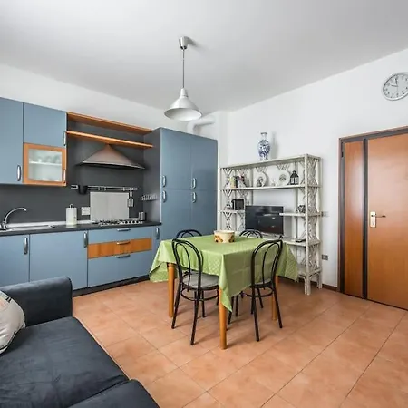 Design Dwelling Near Policlinico شقة *