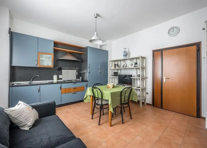 Design Dwelling Near Policlinico شقة *