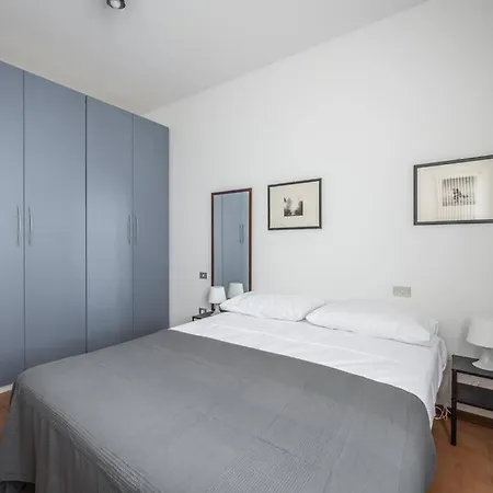 Design Dwelling Near Policlinico Apartment