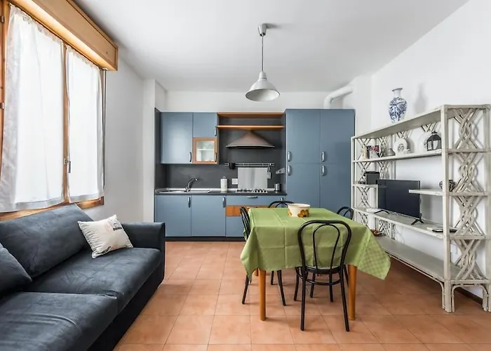 Design Dwelling Near Policlinico Apartman