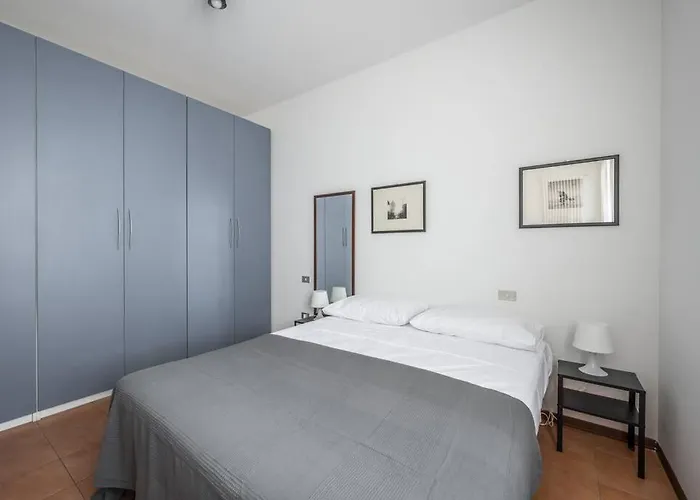 Design Dwelling Near Policlinico Apartman