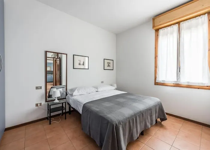 Design Dwelling Near Policlinico Apartman *