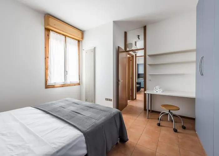 Design Dwelling Near Policlinico Apartman *